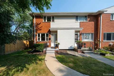 2129 Marywood Dr, Royal Oak, MI 48073