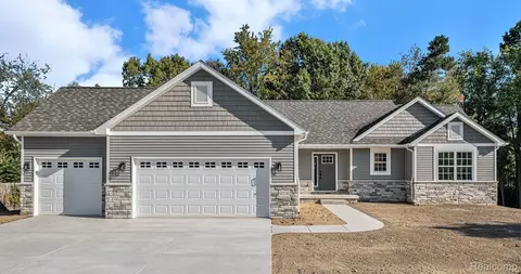 9276 Timberland Dr, Argentine, MI 48451