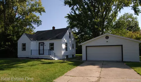 2027 Morrish St, Burton, MI 48519