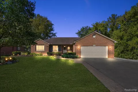 38885 Radde St, Clinton Township, MI 48036