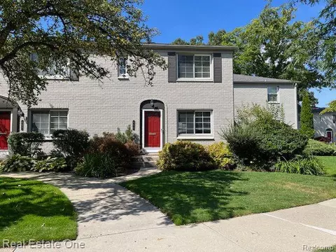695 Graefield Crt Ct, Birmingham, MI 48009