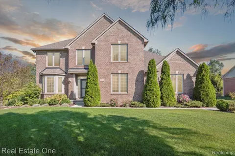 59760 Mallory Ln, Lyon, MI 48178