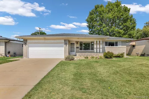8641 Crestview Dr, Sterling Heights, MI 48312