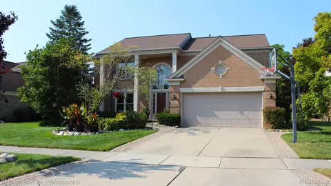 45277 Seabrook Dr, Canton, MI 48188