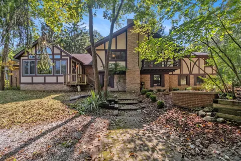 1300 Mead Rd, Rochester Hills, MI 48306
