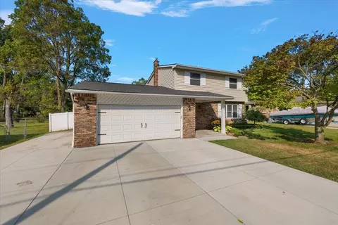 317 Hauxwell Dr, Lake Orion, MI 48362