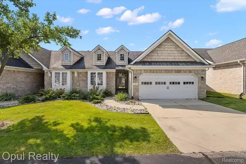 15675 Hunter Grv, Livonia, MI 48154