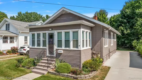 14 Pleasant St, Oxford, MI 48371