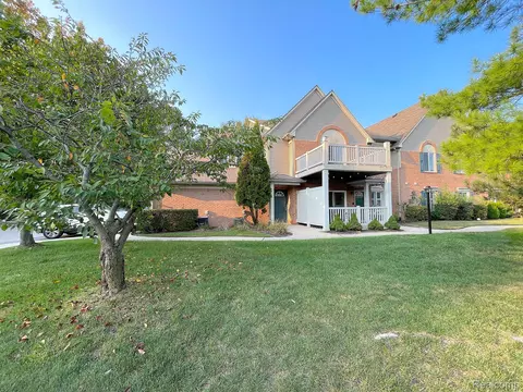 428 Marigold Cir, Westland, MI 48185