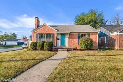 1026 Cedarhill Dr, Royal Oak, MI 48067