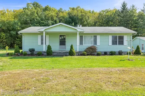 224 Palms Rd, Wales, MI 48027