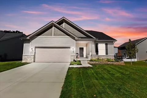 8045 Carston Ln, Green Oak, MI 48116