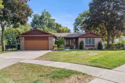 3648 Bellows Dr, Troy, MI 48083