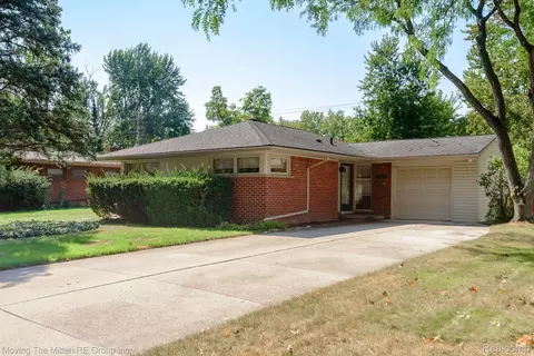 29921 Westbrook Pkwy, Southfield, MI 48076