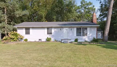 550 Roselane Dr, Howell, MI 48843