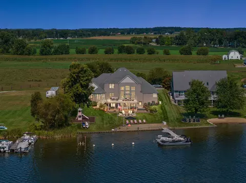 61780 Camel Bay Dr, Nottawa, MI 49091