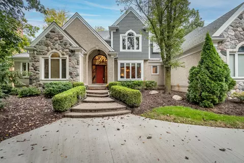 6080 Turnberry Dr, Commerce, MI 48382