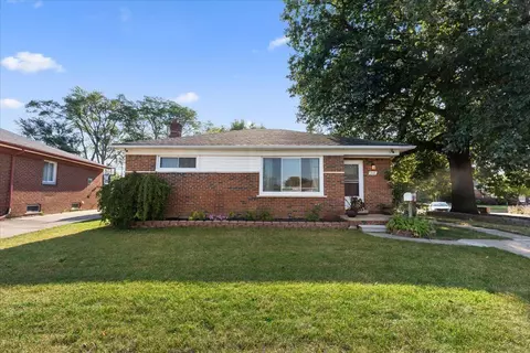 300 N Leona Ave, Garden City, MI 48135