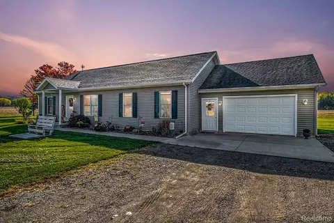 3720 Castle Rd, North Branch, MI 48461