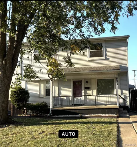 824 Antoine St S, Wyandotte, MI 48192