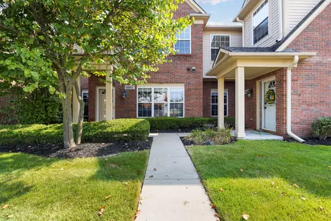 3951 Cornerstone Dr #165, Canton, MI 48188