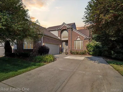 1510 Ford Crt 34 Ct, Rochester, MI 48306