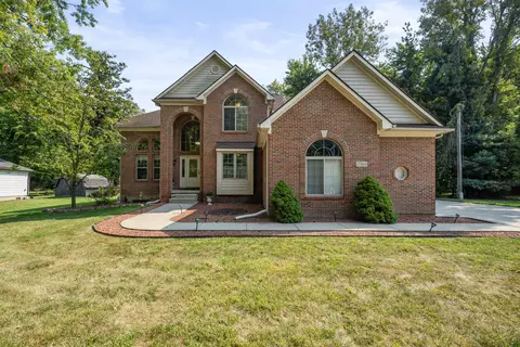 23164 Beech Rd, Southfield, MI 48033