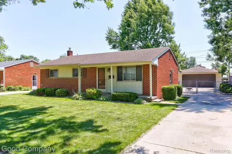 2054 Camel Dr, Sterling Heights, MI 48310