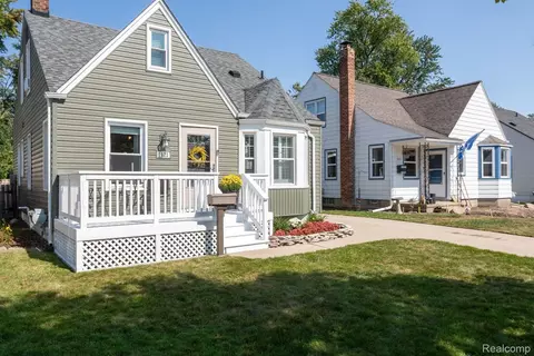 1022 Cambridge Rd, Berkley, MI 48072
