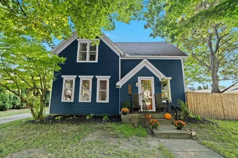 527 E Clinton St, Howell, MI 48843