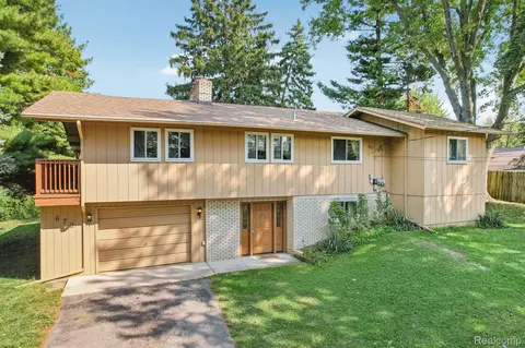 672 Decker Rd, Walled Lake, MI 48390