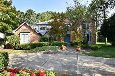 621 Foxhall Rd, Bloomfield Hills, MI 48304
