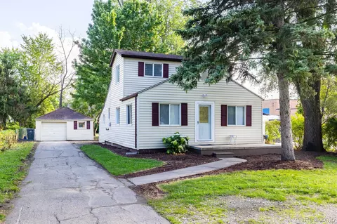 21718 Maxine St, Saint Clair Shores, MI 48080
