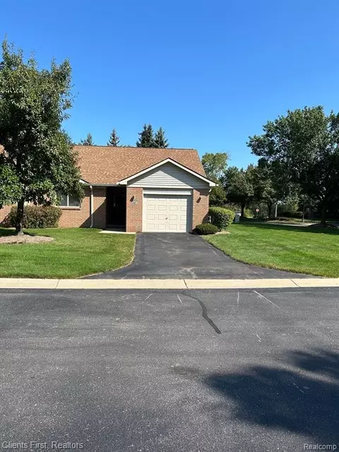 45720 Reedgrass Ln #27, Belleville, MI 48111
