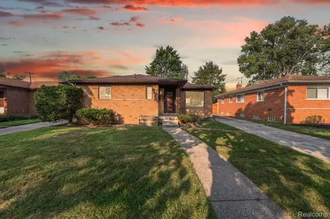 20821 Kenosha St, Oak Park, MI 48237
