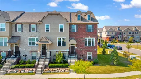 2968 Hartwick Dr, Rochester Hills, MI 48307