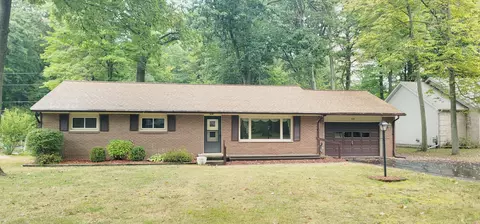 4040 Blueberry Ln, Fort Gratiot, MI 48059