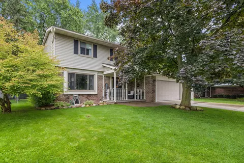 5524 Fox Chase Ln, Independence, MI 48346