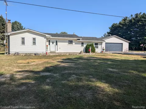 912 Columbiaville Rd, Deerfield, MI 48421