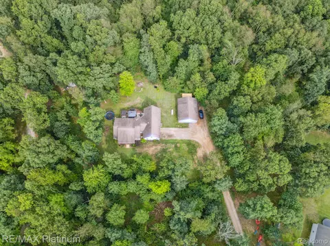 18364 Walnut Ln, Unadilla, MI 48137