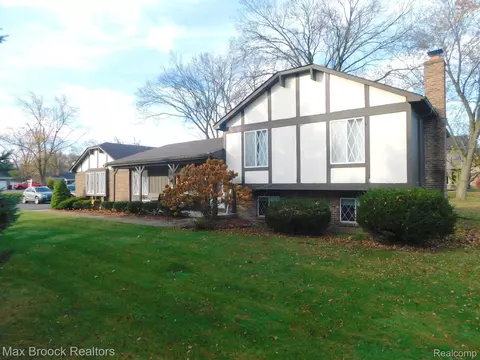 29515 Ardmore Dr, Farmington Hills, MI 48334