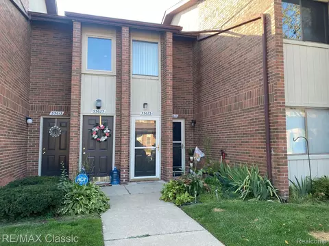 33623 Pondview Cir, Livonia, MI 48152