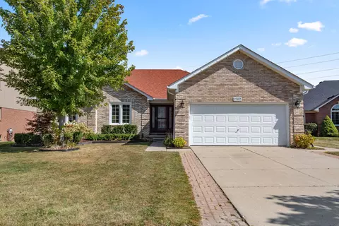 47852 Racewood Dr, Macomb, MI 48044