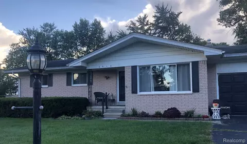 2610 Pineview, West Bloomfield, MI 48324