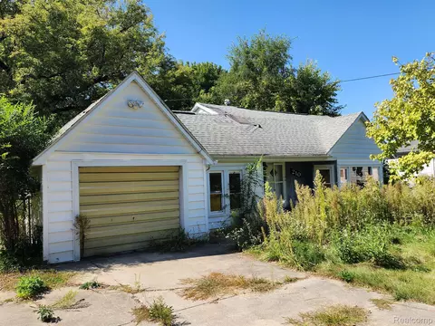210 Adams Rd, Thomas, MI 48609