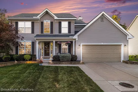 408 Natanna Dr, Genoa, MI 48843