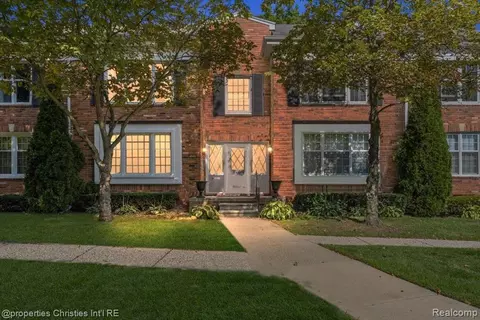 1450 Trailwood Path #D, Bloomfield Hills, MI 48301