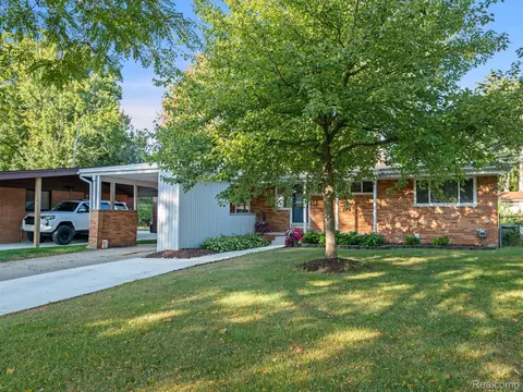 881 Brooklawn Dr, Troy, MI 48084