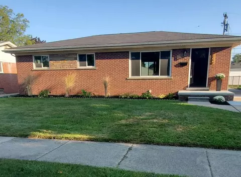 2734 Dunlop St, Trenton, MI 48183