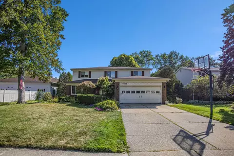 40834 Freedom Dr, Sterling Heights, MI 48313